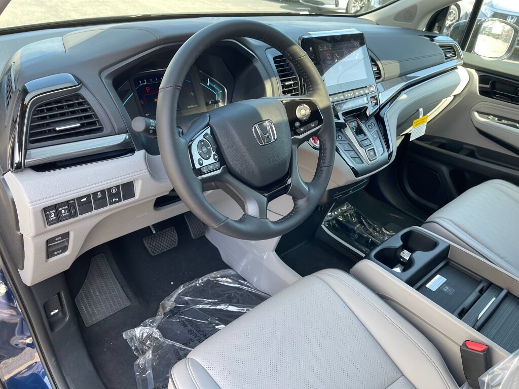 Certified 2024 Honda Odyssey EX image 3