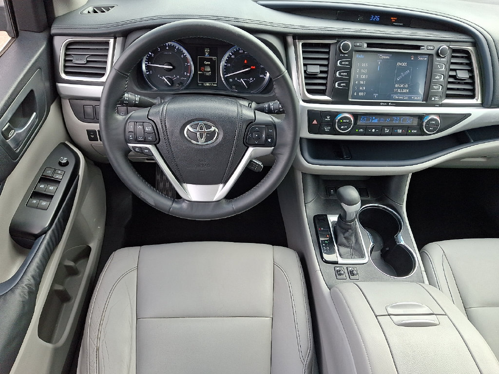 Used 2015 Toyota Highlander XLE FWD image 11