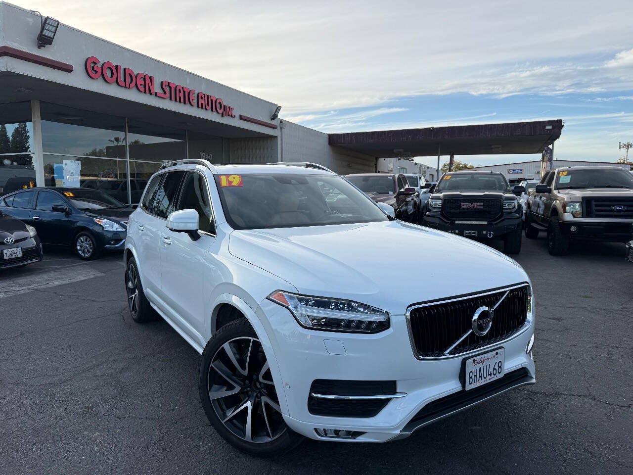 Used 2019 Volvo XC90 T6 Momentum w/ Advanced Package AWD/4WD image 1