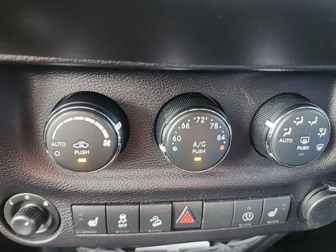 Used 2017 Jeep Wrangler Unlimited Sahara w/ Dual Top Group AWD/4WD image 5