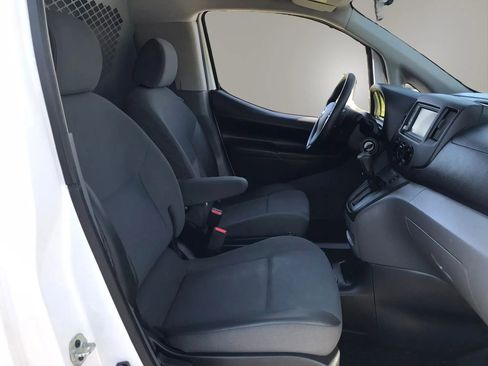 Used 2020 Nissan NV200 SV w/ Back Door Glass Package FWD image 2