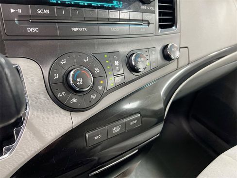 Used 2011 Toyota Sienna LE image 15