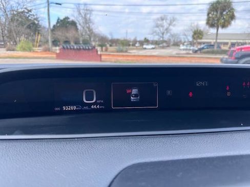 Used 2018 Toyota Prius Two 4dr Hatchback image 10