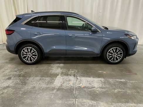 Used 2024 Ford Escape Base image 2