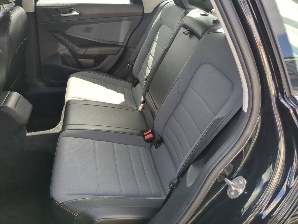 Used 2025 Volkswagen Jetta SE FWD image 16
