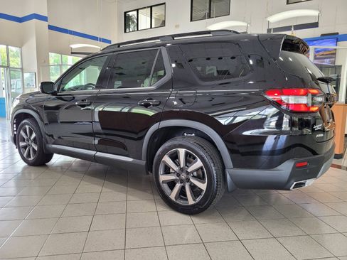 New 2025 Honda Pilot Touring image 6
