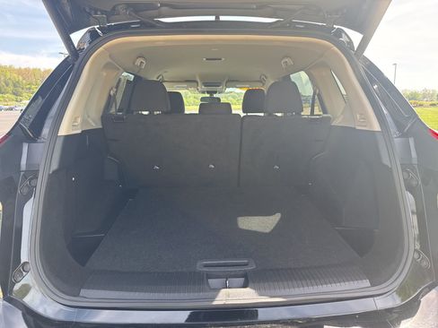 Used 2024 Nissan Rogue SV FWD image 11