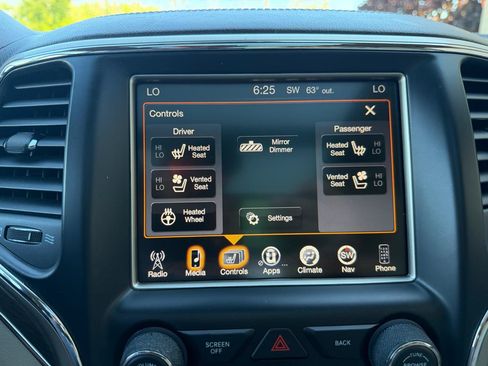 Used 2014 Jeep Grand Cherokee Overland AWD/4WD image 23