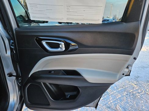 Used 2022 Jeep Compass Limited image 29