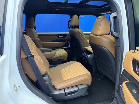 Used 2025 Nissan Armada Platinum Reserve AWD/4WD image 30