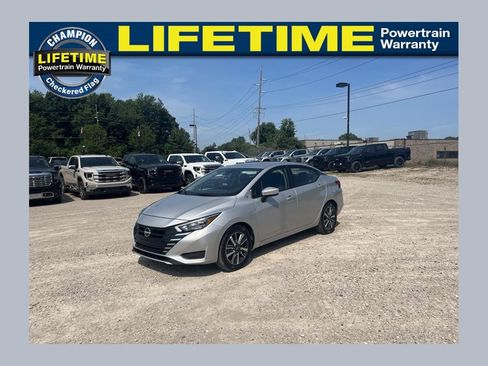 Used 2025 Nissan Versa SV FWD image 1