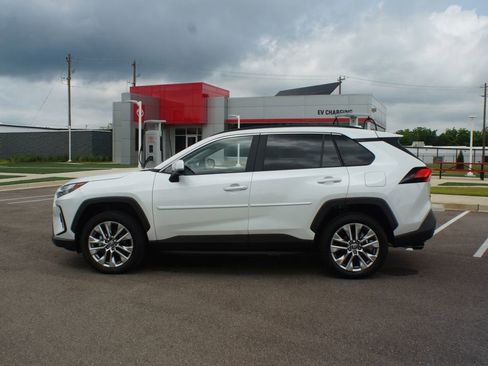 Used 2025 Toyota RAV4 XLE Premium AWD/4WD image 13