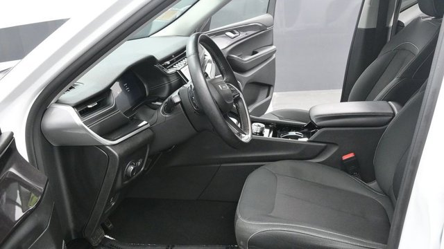 Used 2022 Jeep Grand Cherokee Laredo w/ Luxury Tech Group I AWD/4WD image 26
