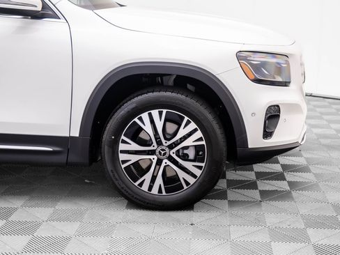 New 2025 Mercedes-Benz GLB 250 4MATIC image 30