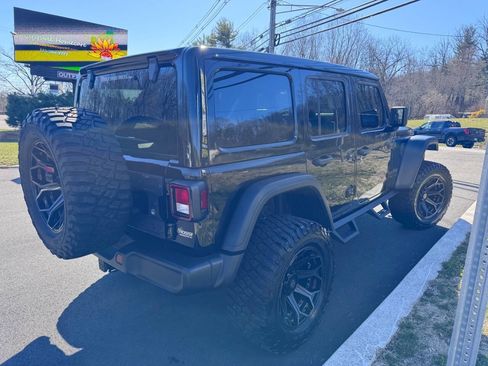 Used 2024 Jeep Wrangler Unlimited image 5