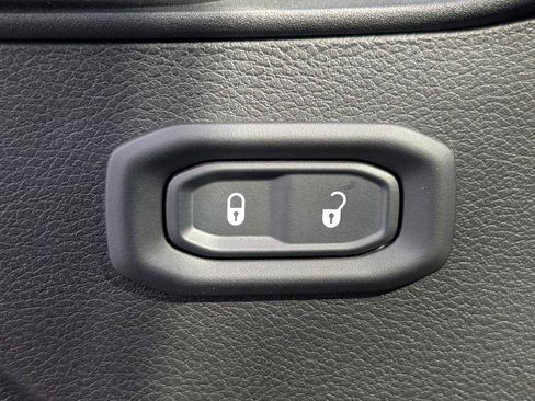 Used 2021 Jeep Wrangler Sport w/ Technology Group AWD/4WD image 18