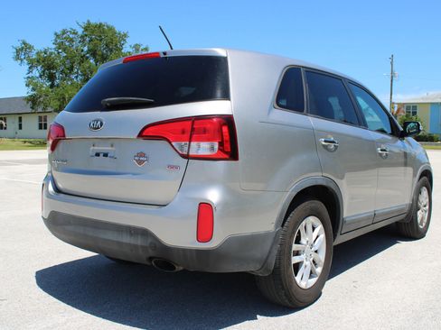 Used 2015 Kia Sorento LX FWD image 16