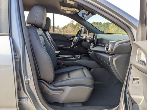 Used 2025 Chevrolet Equinox LT w/ Convenience Package II image 47