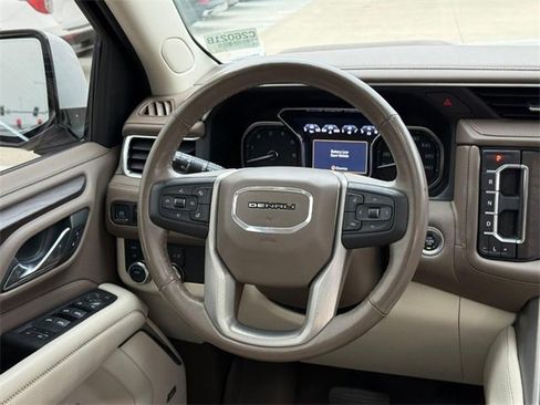 Used 2021 GMC Yukon Denali w/ Denali Premium Package image 14