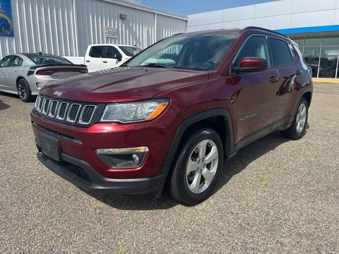 Used 2021 Jeep Compass Latitude FWD image 2