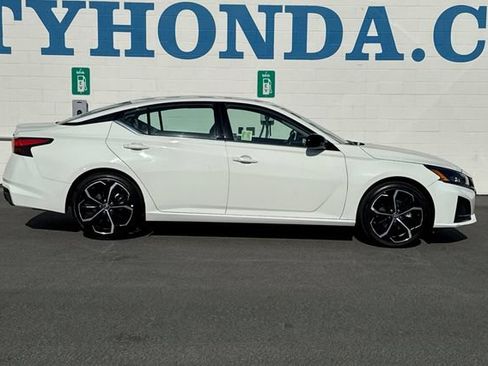 Used 2025 Nissan Altima 2.5 SR FWD image 3