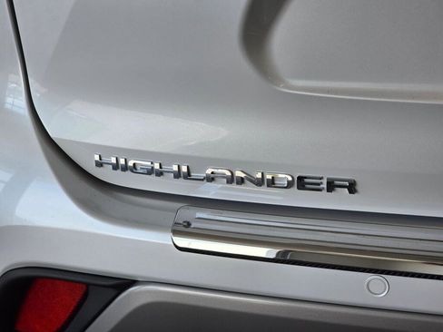 New 2026 Toyota Highlander Platinum AWD/4WD image 13