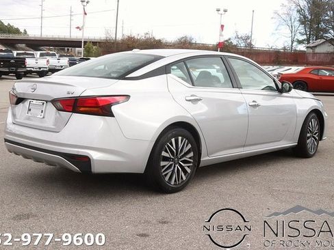 Used 2024 Nissan Altima 2.5 SV image 7