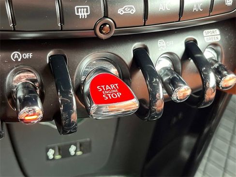 Used 2019 MINI Cooper S image 18