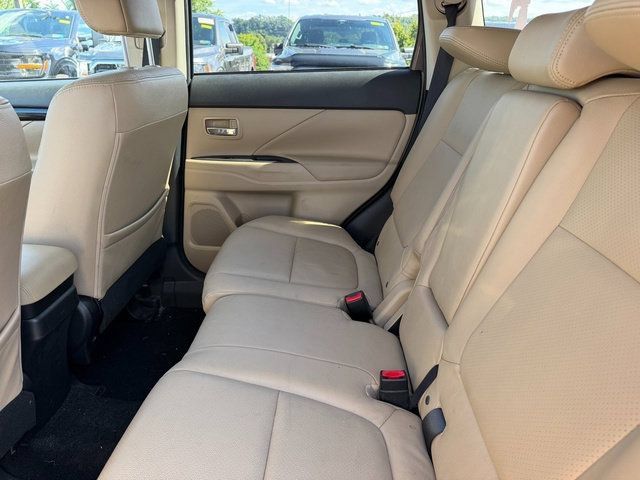 Used 2016 Mitsubishi Outlander SEL AWD/4WD image 11