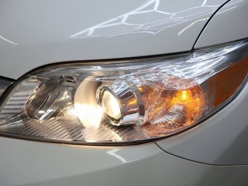 Used 2017 Toyota Sienna XLE image 24