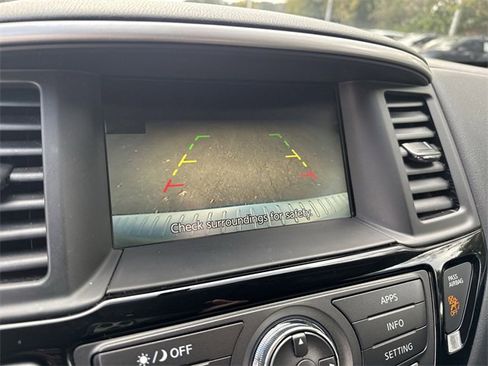 Used 2020 Nissan Pathfinder S image 21