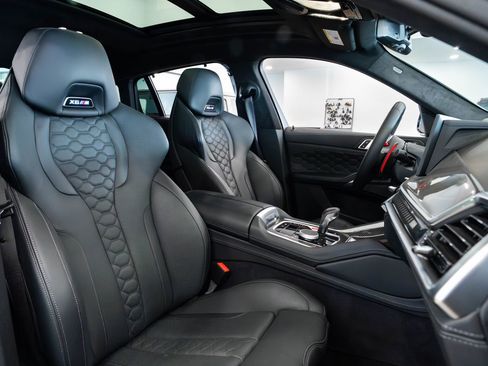 Used 2025 BMW X6 M Competition w/ Executive Package image 27