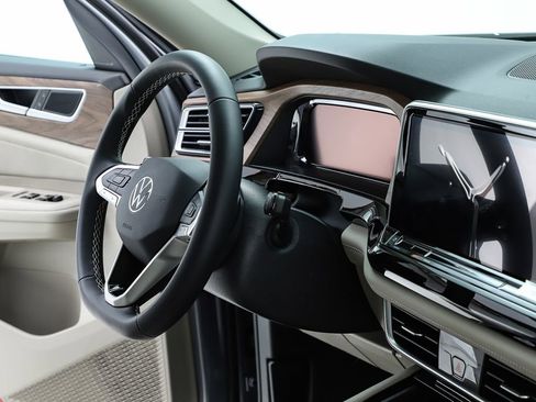 New 2026 Volkswagen Atlas SE image 74