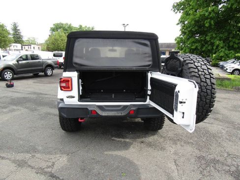 Used 2018 Jeep Wrangler Rubicon w/ Cold Weather Group AWD/4WD image 23