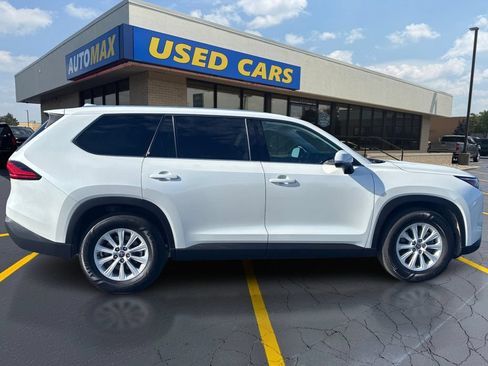 Used 2024 Toyota Grand Highlander AWD image 2
