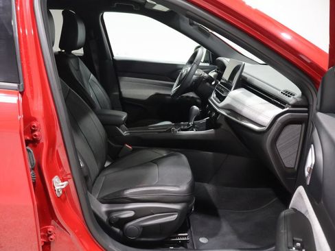 Used 2023 Jeep Compass Latitude w/ Mopar Graphics Package AWD/4WD image 23