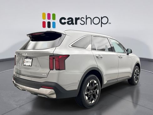 Used 2024 Kia Sorento S w/ Panoramic Sunroof Package AWD/4WD image 5