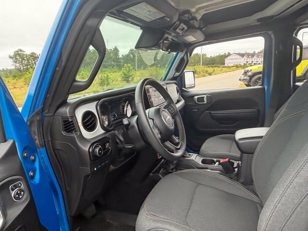 Used 2024 Jeep Wrangler Unlimited AWD/4WD image 35