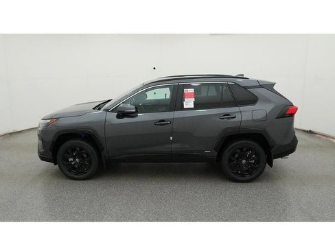 Used 2024 Toyota RAV4 SE AWD/4WD image 5