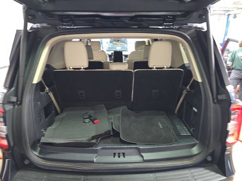 Used 2022 Ford Expedition Platinum AWD/4WD image 15