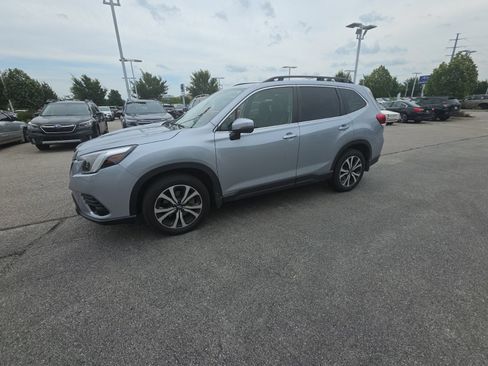 Certified 2023 Subaru Forester Limited AWD/4WD image 3