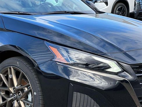 New 2025 Nissan Altima 2.5 SR image 8