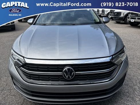Used 2024 Volkswagen Jetta SE FWD image 10