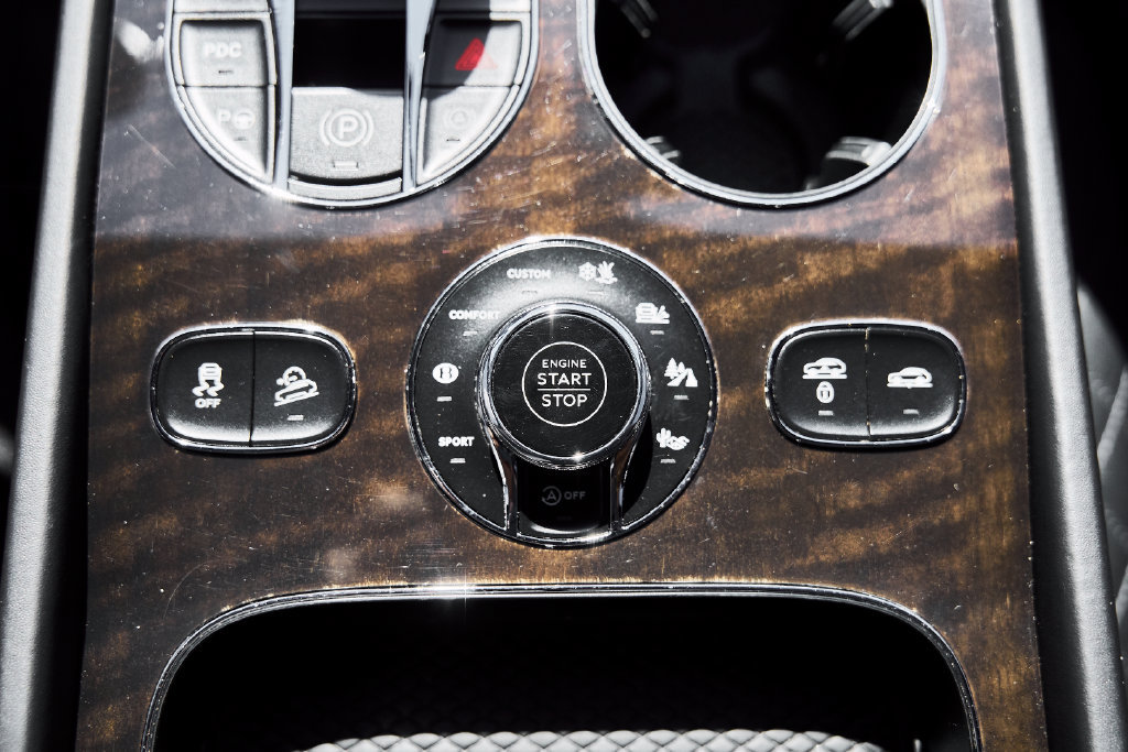 Used 2017 Bentley Bentayga AWD/4WD image 62