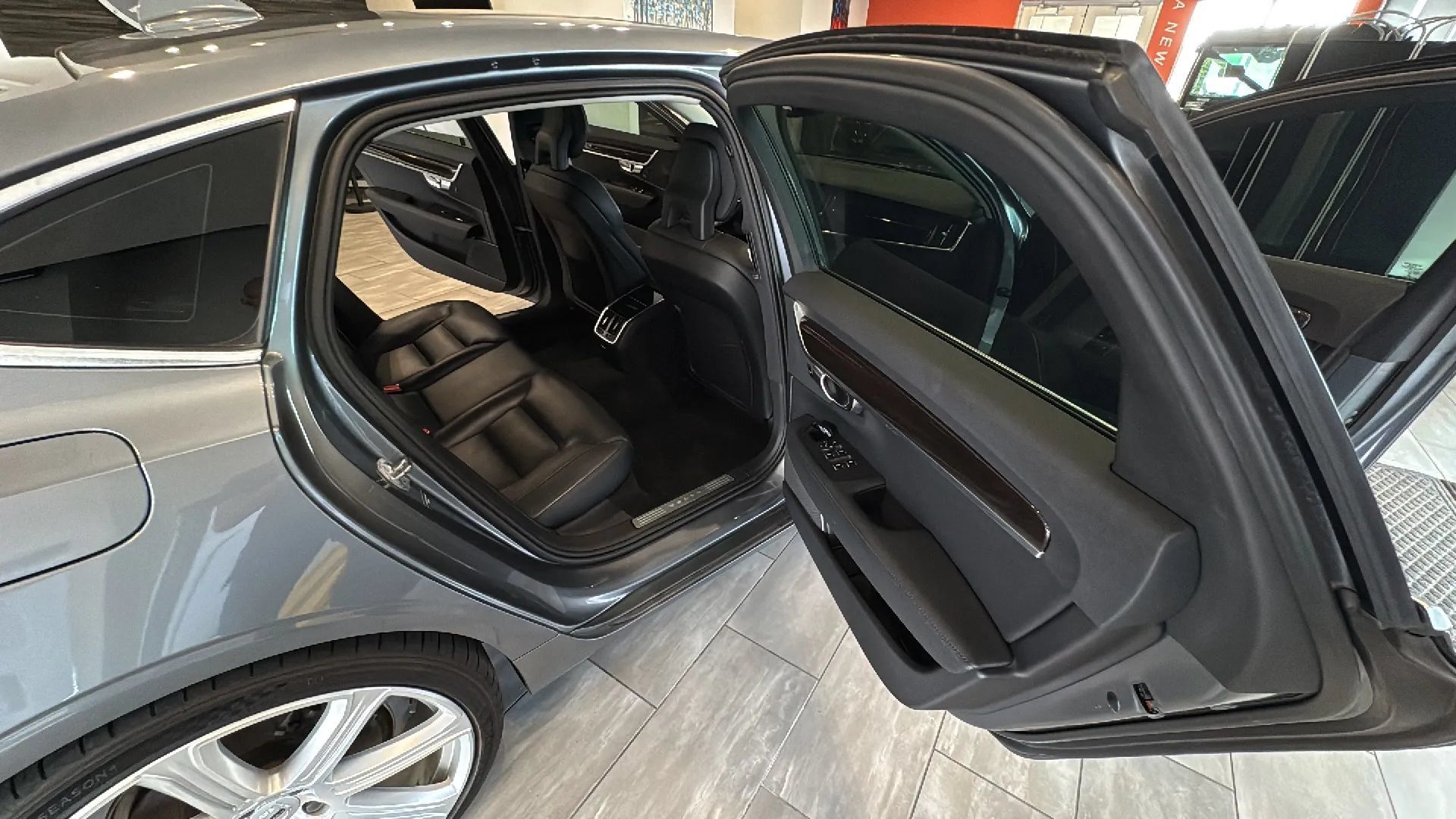 Used 2018 Volvo S90 T6 Momentum AWD/4WD image 31
