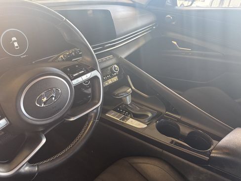 Used 2023 Hyundai Elantra SEL w/ Convenience Package FWD image 12