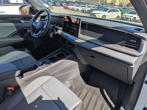 New 2026 Volkswagen Tiguan SE R-Line AWD/4WD image 35