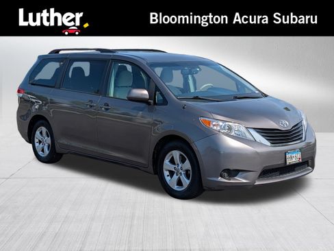 Used 2014 Toyota Sienna LE FWD image 1
