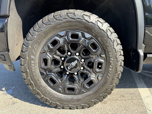 Used 2024 Chevrolet Silverado 3500 High Country w/ High Country Premium Package image 3