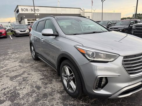 Used 2017 Hyundai Santa Fe Limited FWD image 2